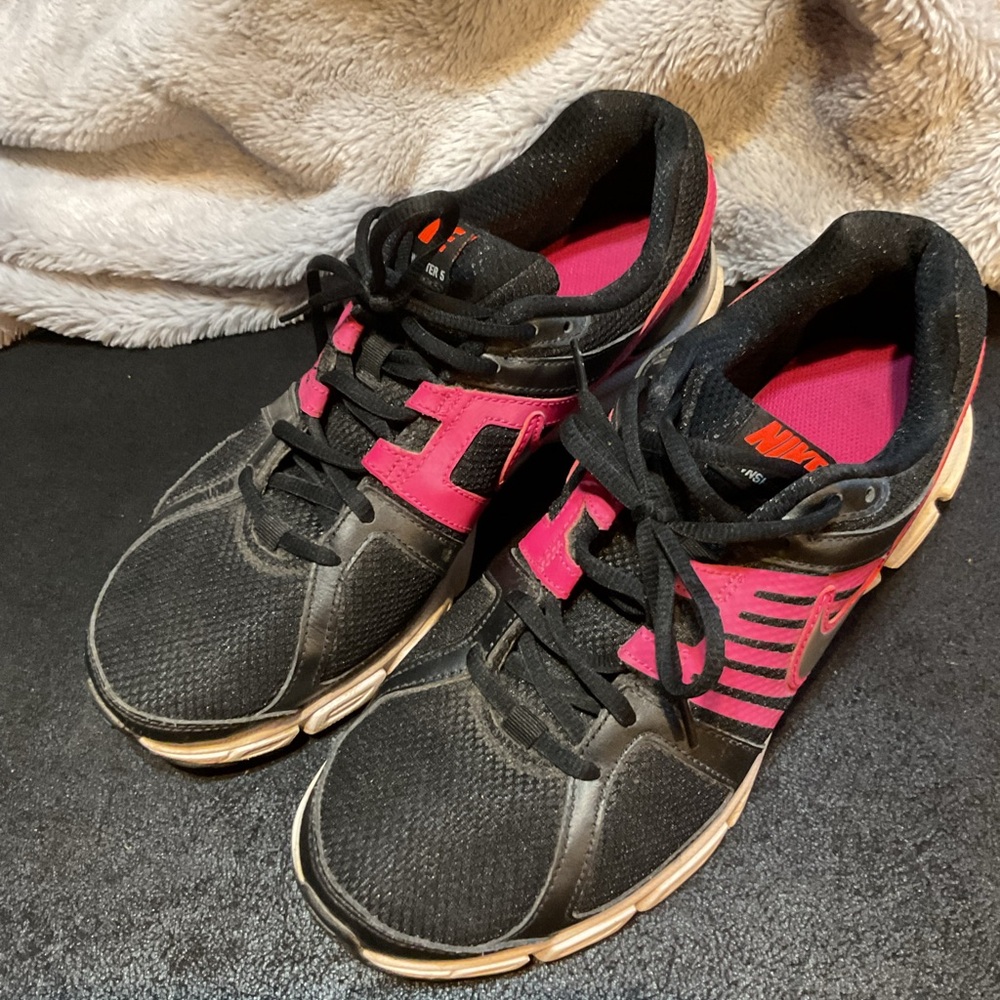 Nike Women's Black and Pink Running Shoes